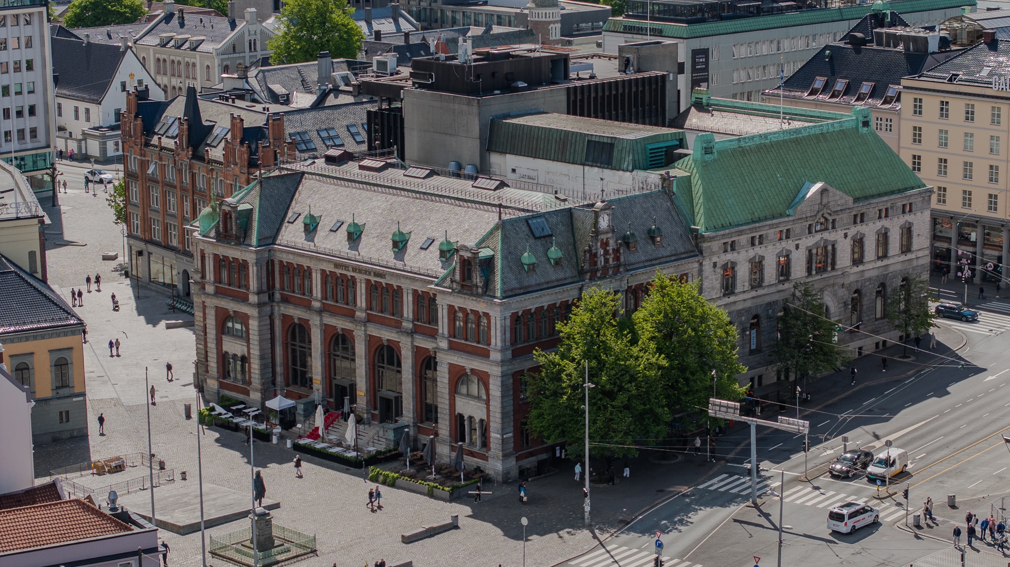Torgallmenningen 2 4